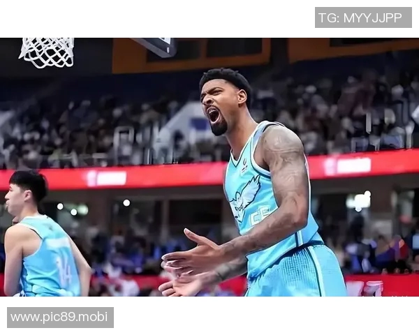 北京男篮末节防守策略引质疑，青岛队挡拆战术高效得分